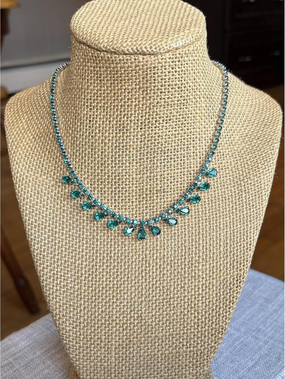 Vintage WIESNER Green Rhinestone Teardrop Fringe Necklace Silver Tone Statement